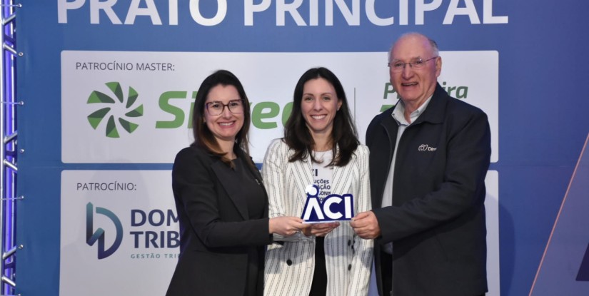 Homenagem recebida durante o evento “Prato Principal” pela ACI.